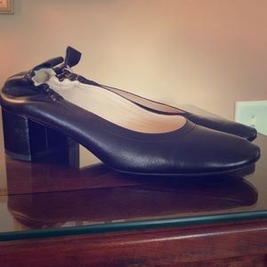 Everlane leather block heel pump.